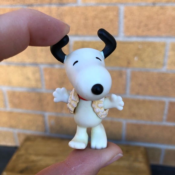 Tiny Snoopy toy PVC Peanuts figurine collectible - Picture 9 of 11